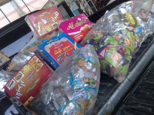 إتلاف كمية من المواد الغذائية برفح