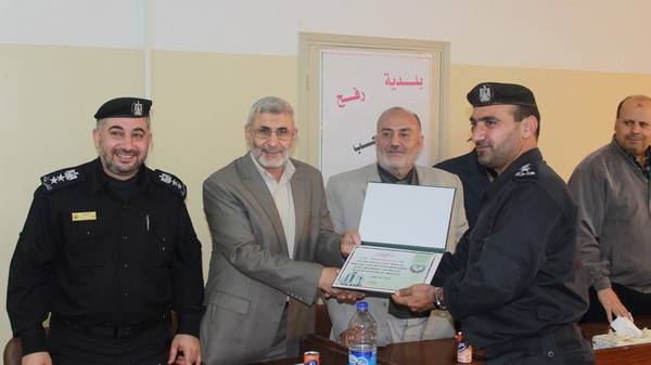 بلدية رفح تنظم حفل تكريمي لرئيس جهاز شرطة البلدية السابق