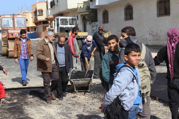 بحضور رئيس البلدية بلدية رفح تبدأ العمل برصف المرحلة الثانية من شارع 12