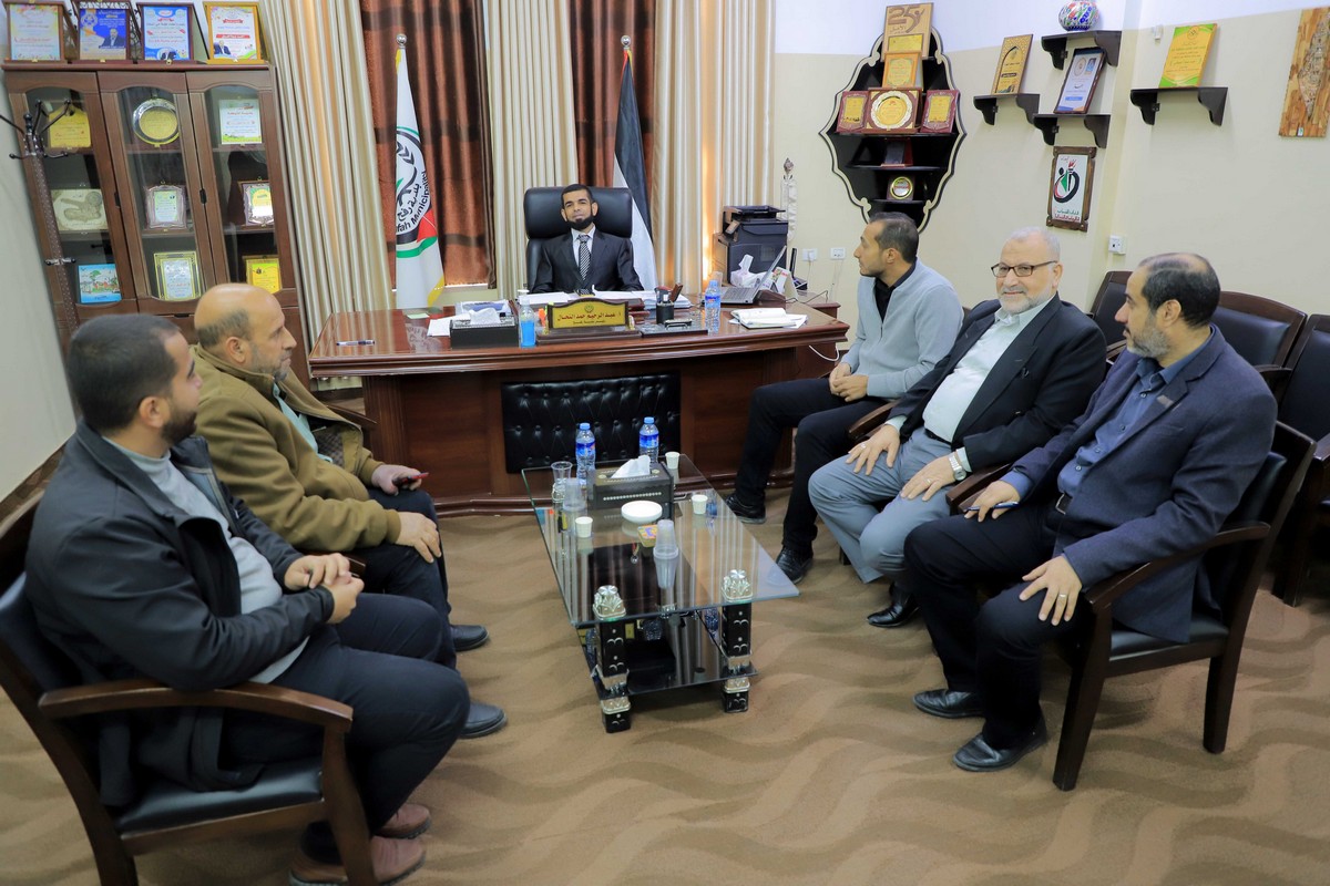 بلدية رفح تسلّم شابًا من ذوي الإعاقة منصب رئيس للبلدية