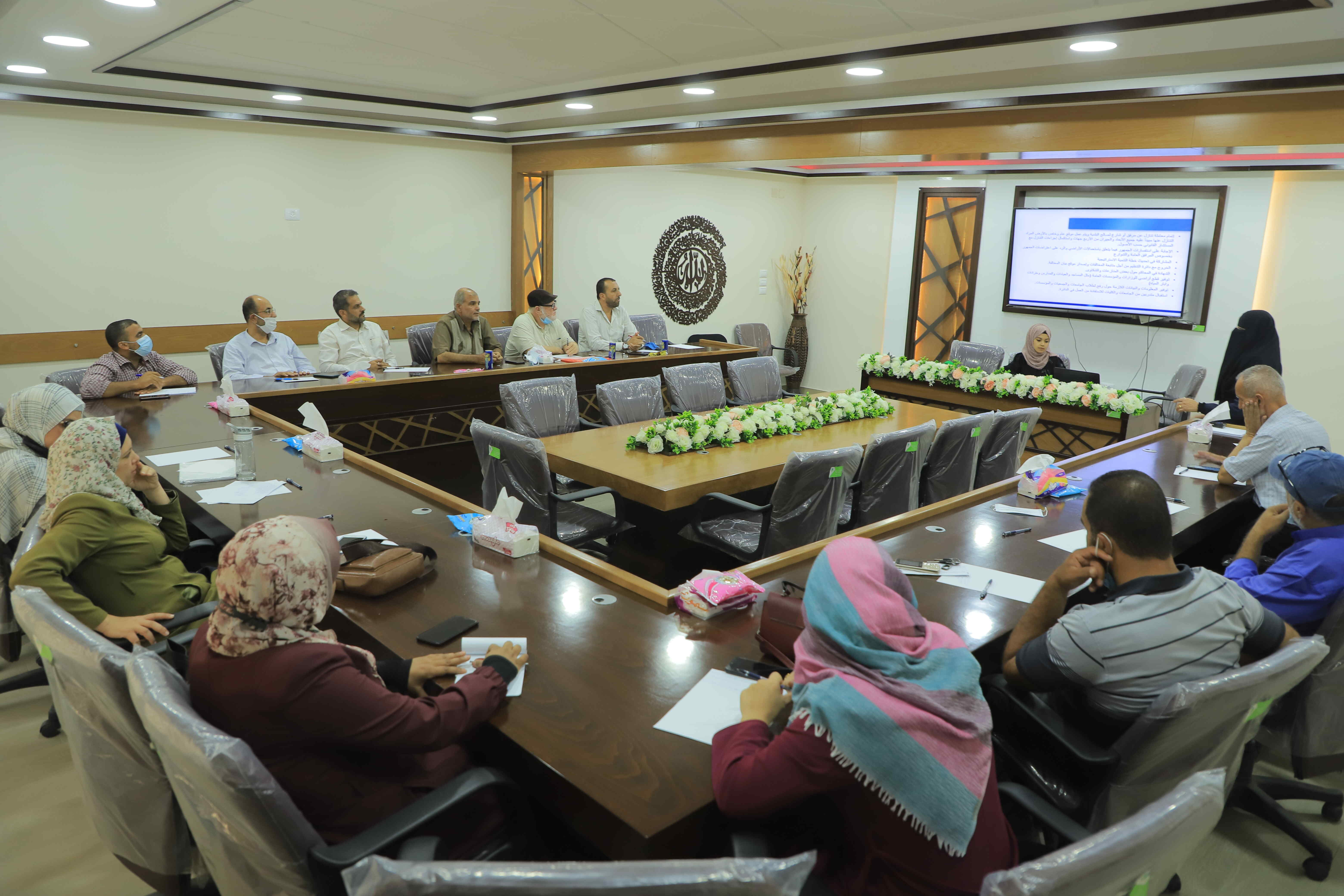 لجنة المساءلة المجتمعية ببلدية رفح تعقد لقاء مساءلة لدائرتي التخطيط الحضري والهندسة والتنظيم