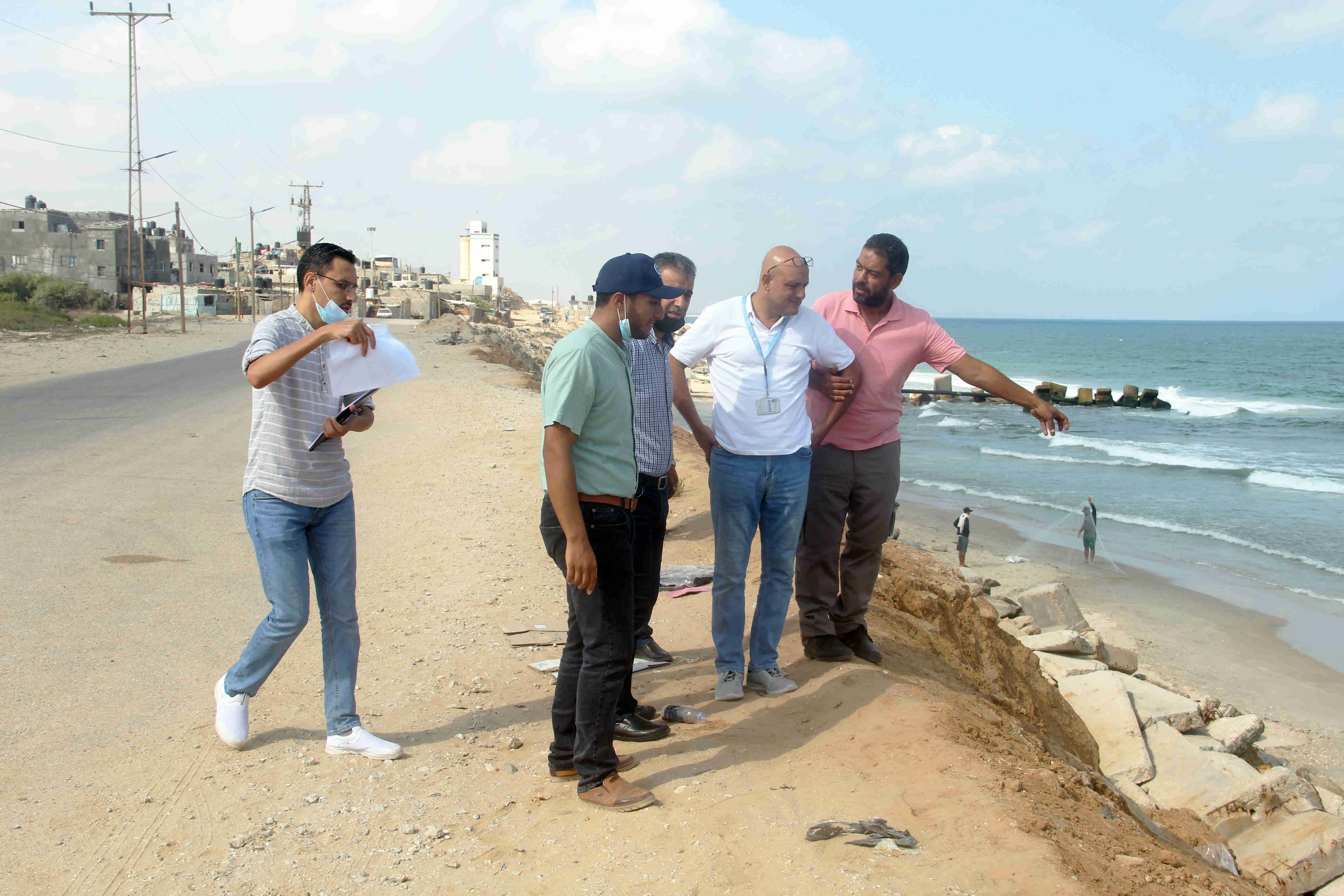 تتويجًا لجهود بلدية رفح.. UNDP تشرع بتنفيذ مشروع حماية شاطئ بحر رفح