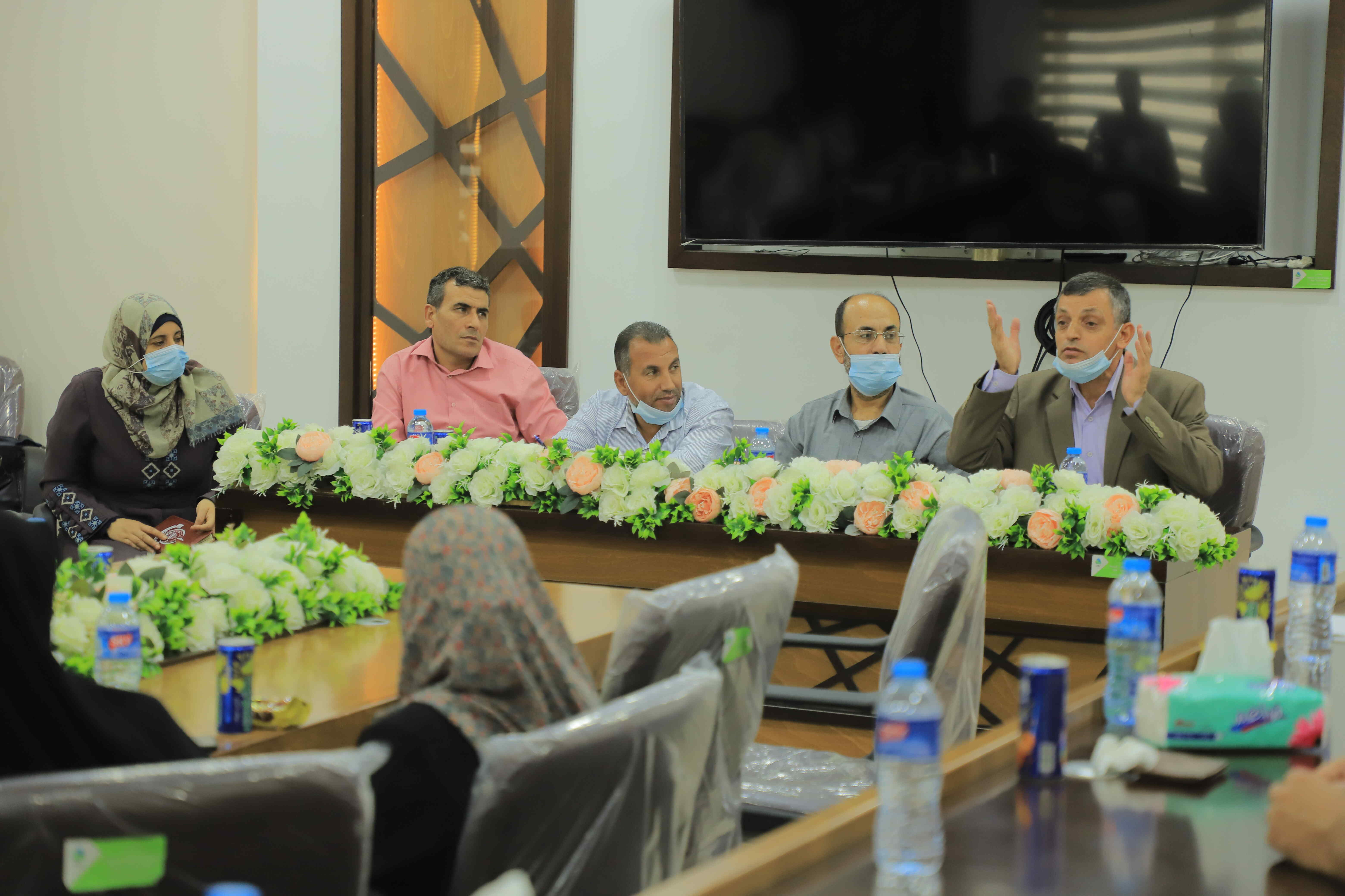 لجنة المساءلة المجتمعية ببلدية رفح تناقش أوضاع المزارعين مع مديرية الزراعة