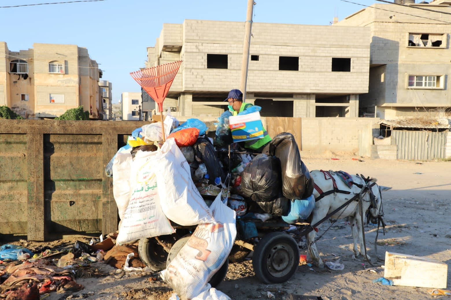 بلدية رفح ترحل 675 طن نفايات خلال عيد الأضحى