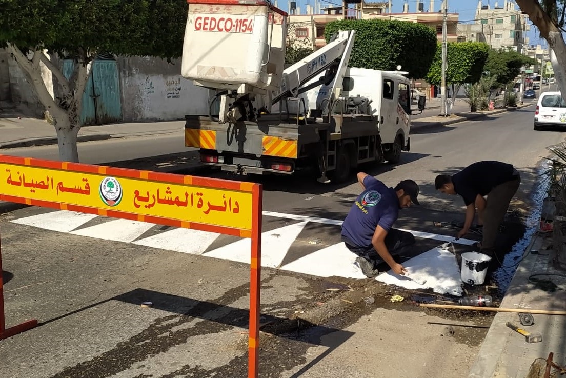 بلدية رفح تُنشِئ مطبَّين صناعيين في شارع أبو بكر الصديق