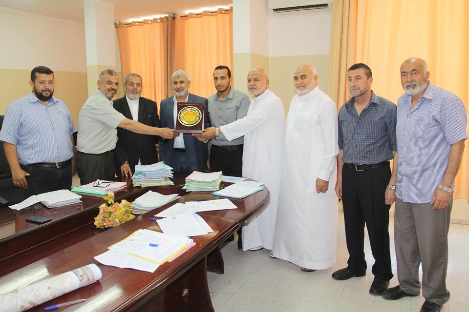 المجلس البلدي يكرم مدير دائرة الهندسة والتنظيم 