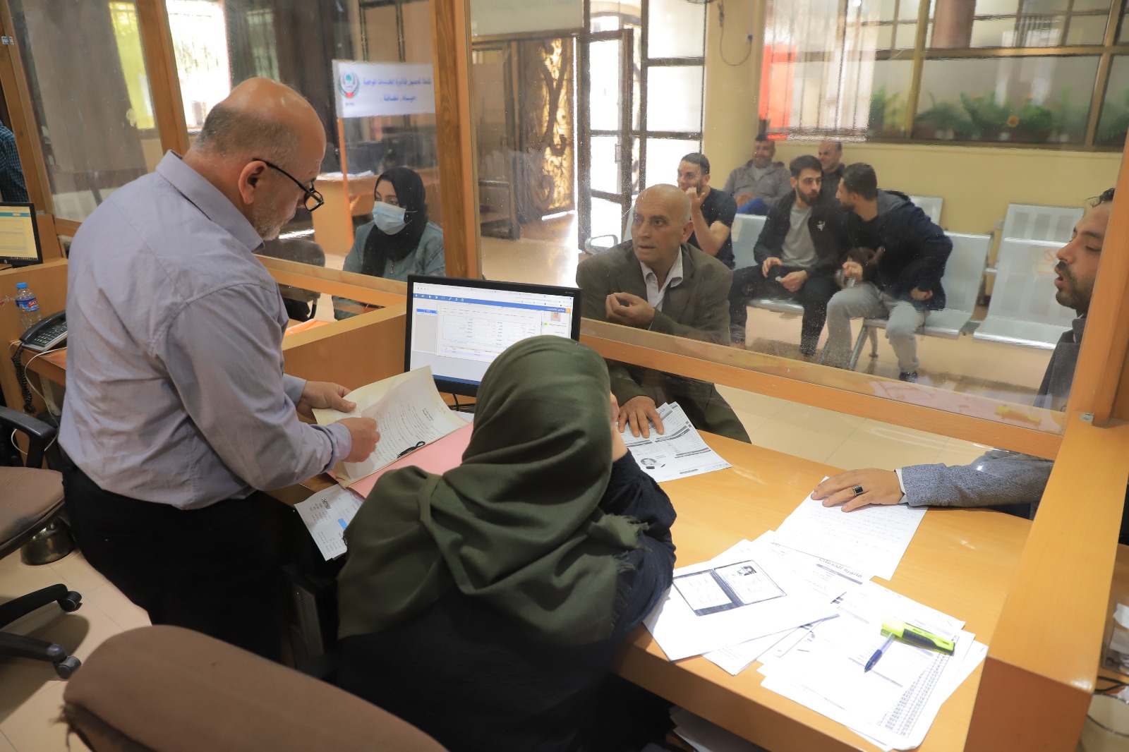 المركز المجتمعي ببلدية رفح ينجز(8655) معاملة خلال 2022