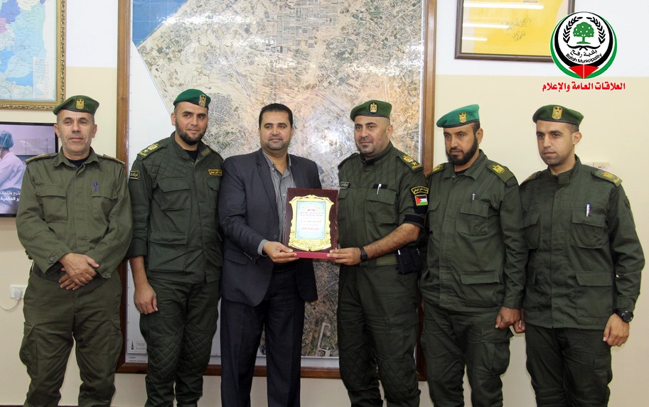 قيادة اللواء الجنوبي في الأمن الوطني تزور بلدية رفح