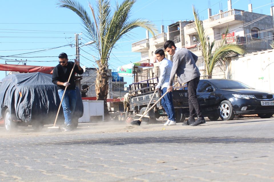 فريق وكلاء التغيير يُنظم يوماً تطوعياً بمشاركة 100 شاب وشابة برفح .  رفح _