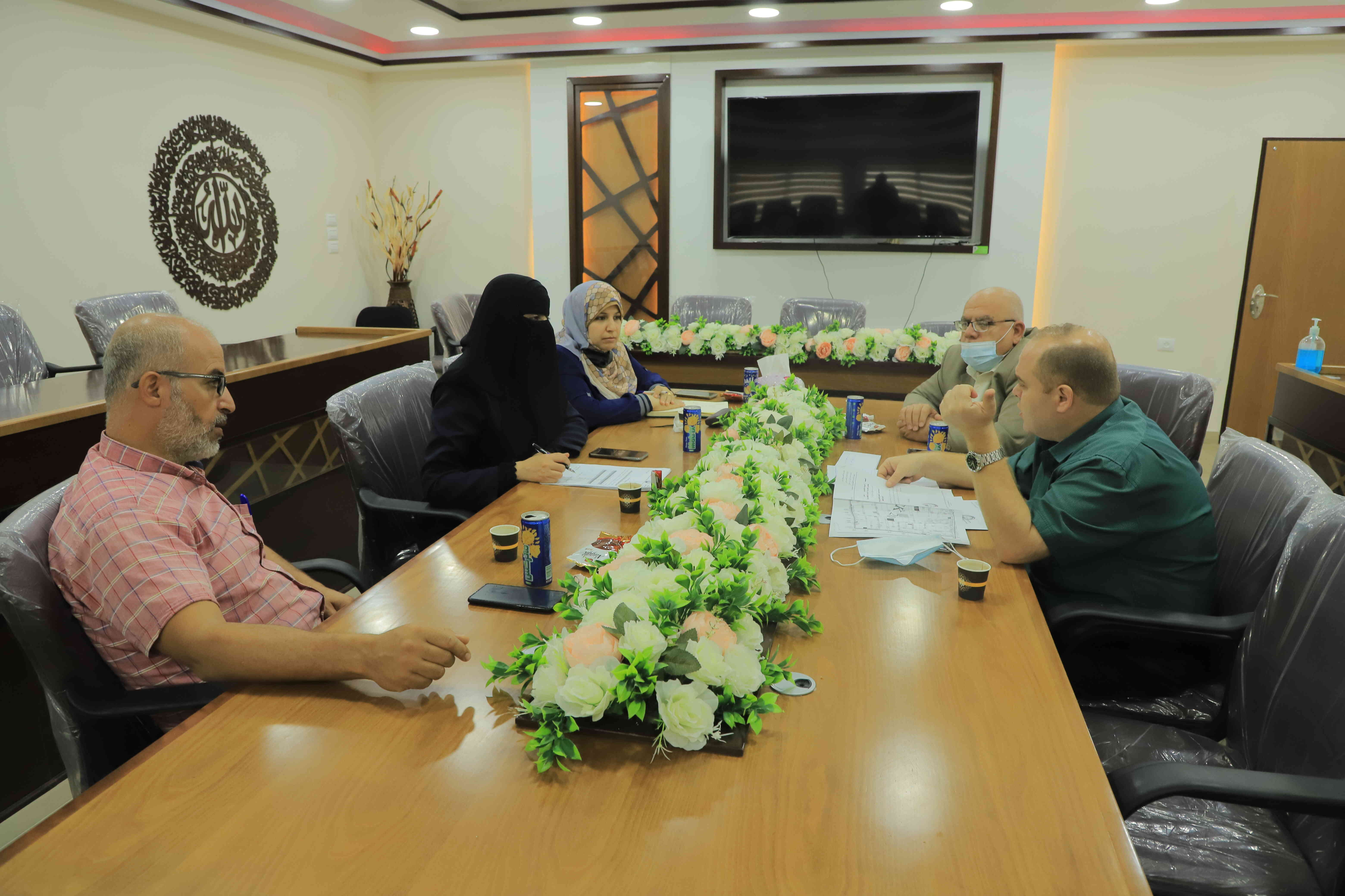 لجنة المساءلة المجتمعية ببلدية رفح تبحث مع مديرية التربية والتعليم عددًا من القضايا المشتركة