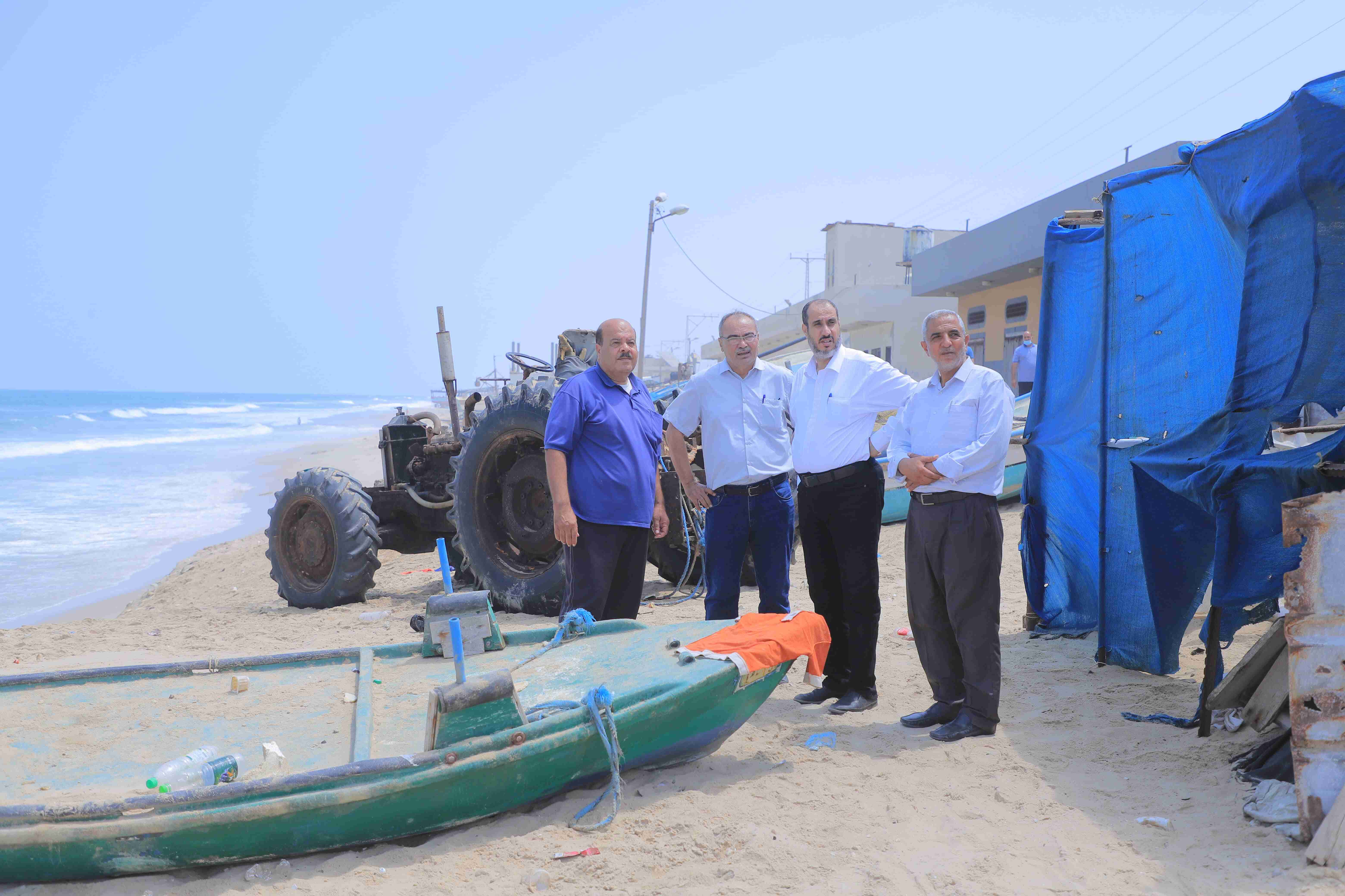 بلدية رفح تنفذ جولة تفقدية لميناء الصيادين