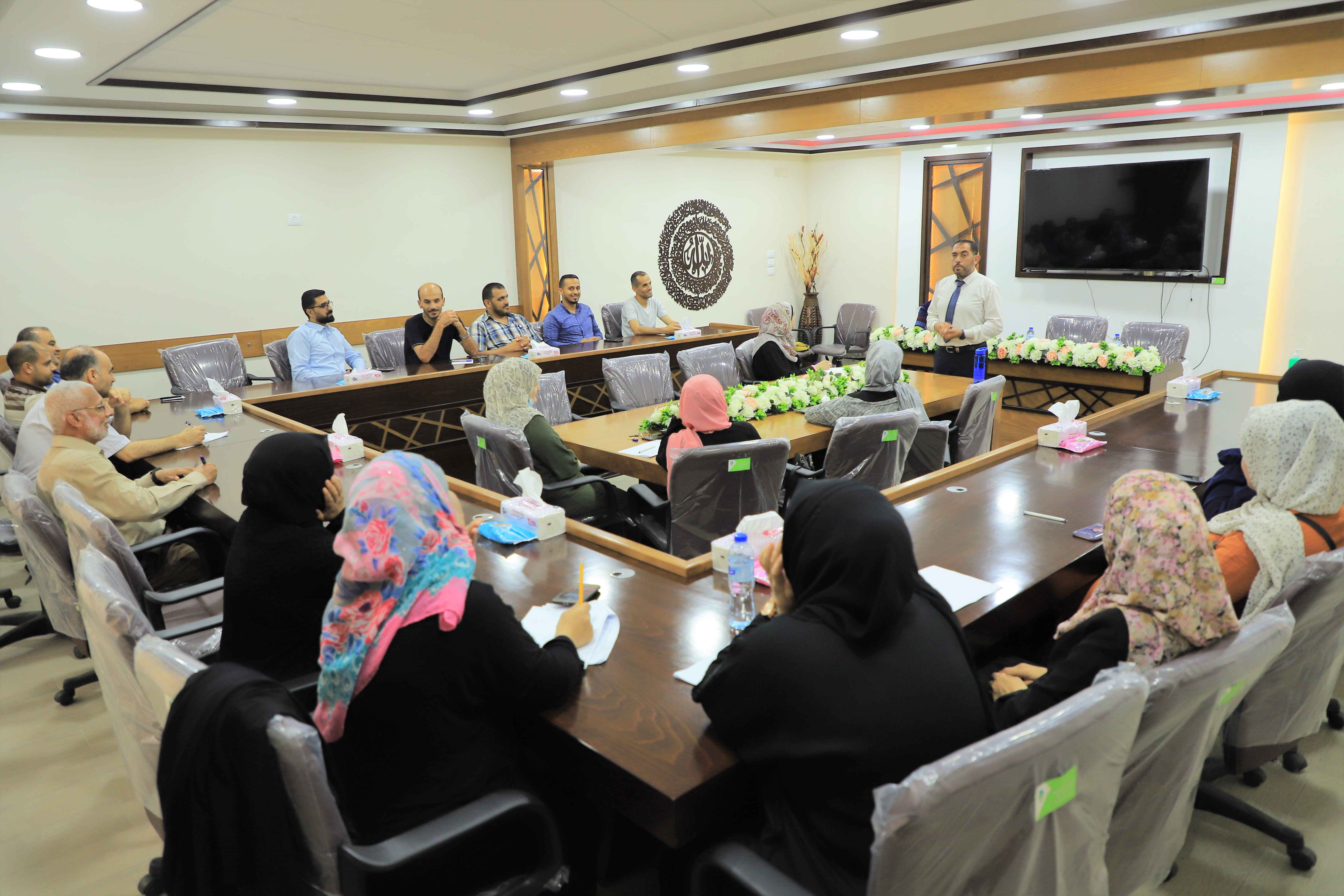 بلدية رفح تختتم دورةً تدريبية حول مهارات النجاح وإدارة الذات