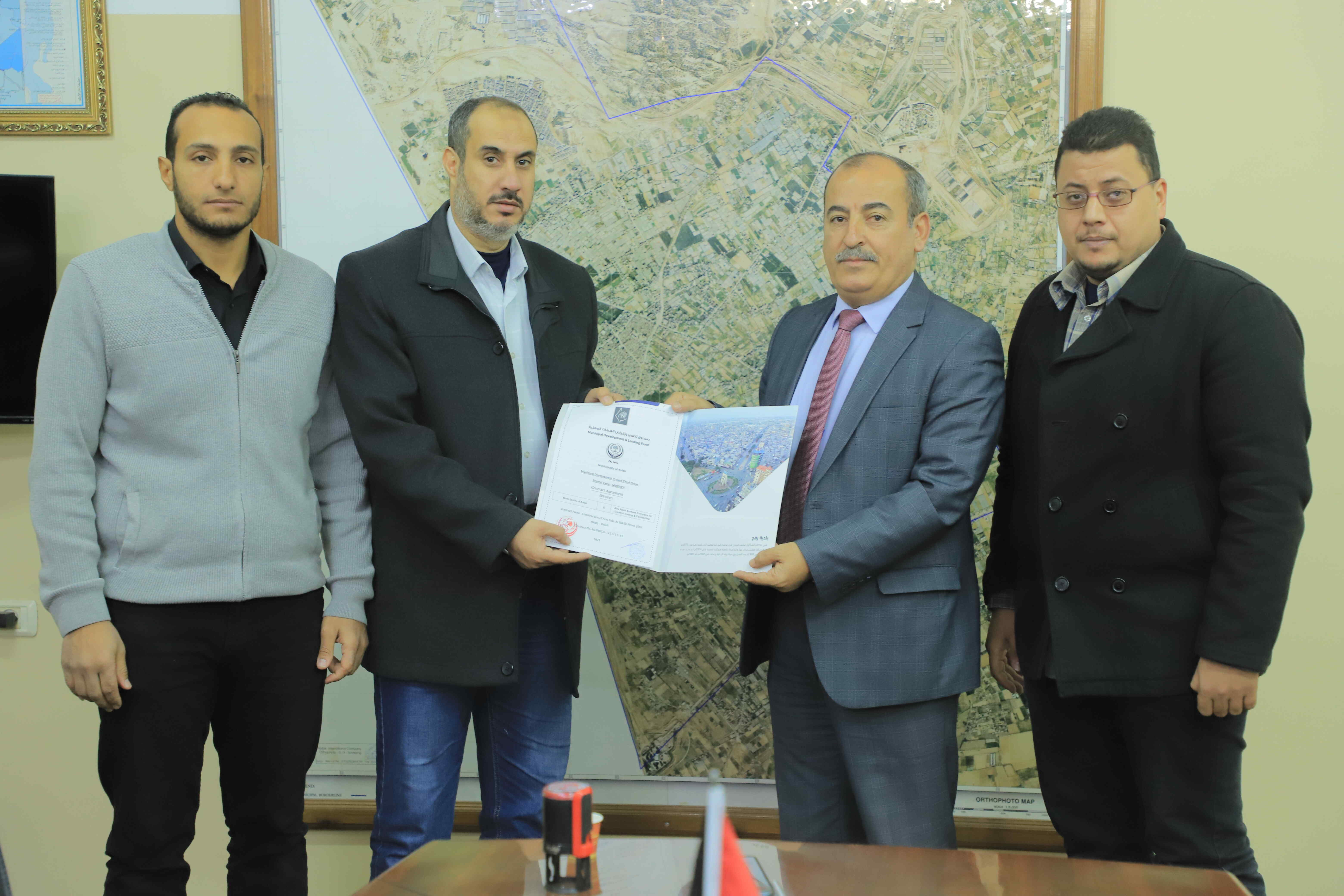 بلدية رفح توقع مذكرة مشروع تطوير شارع 