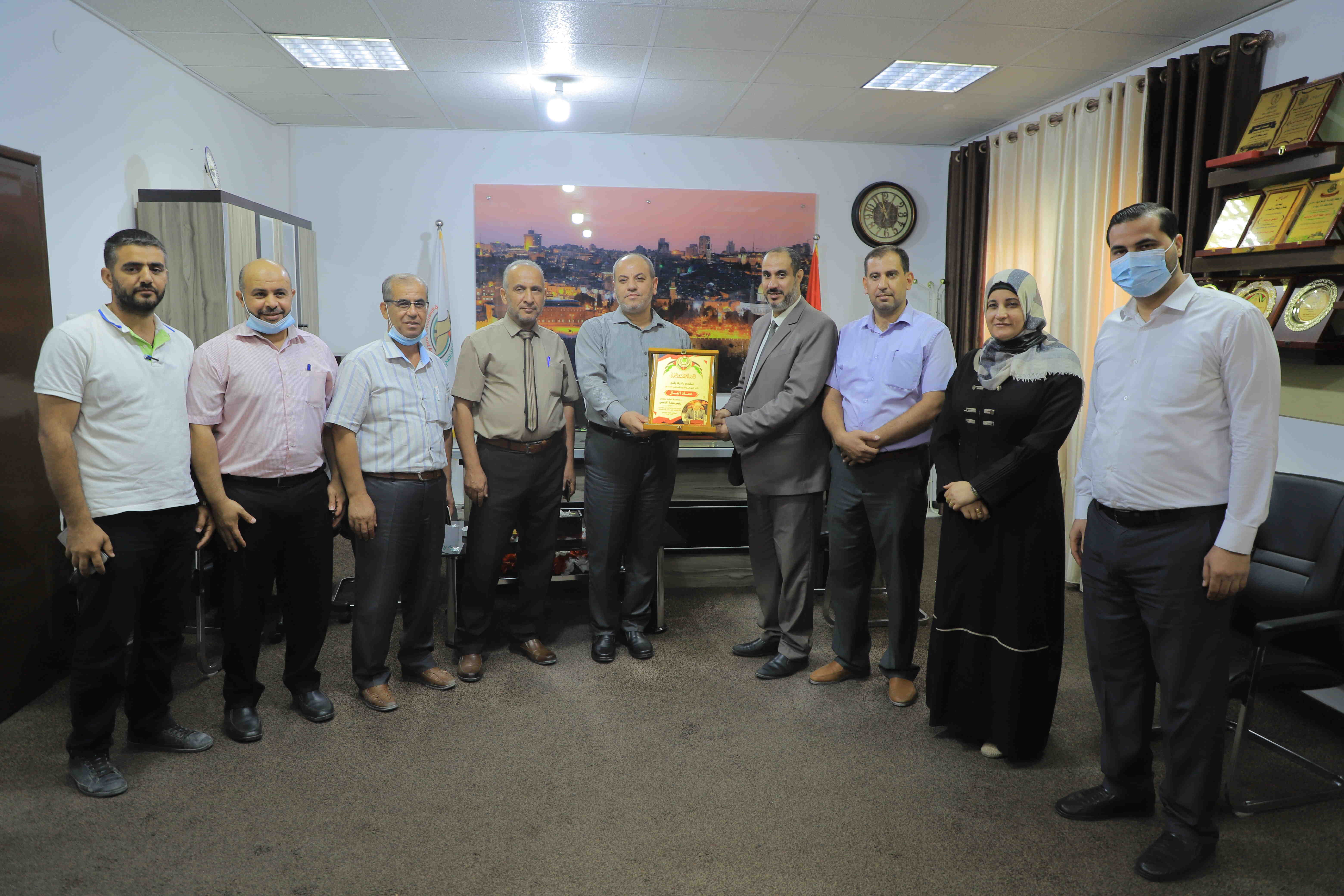 بلدية رفح تهنئ د. عماد الباز بتولّيه رئاسة سلطة الأراضي وتناقش معه ملف المنطقة الصناعية برفح