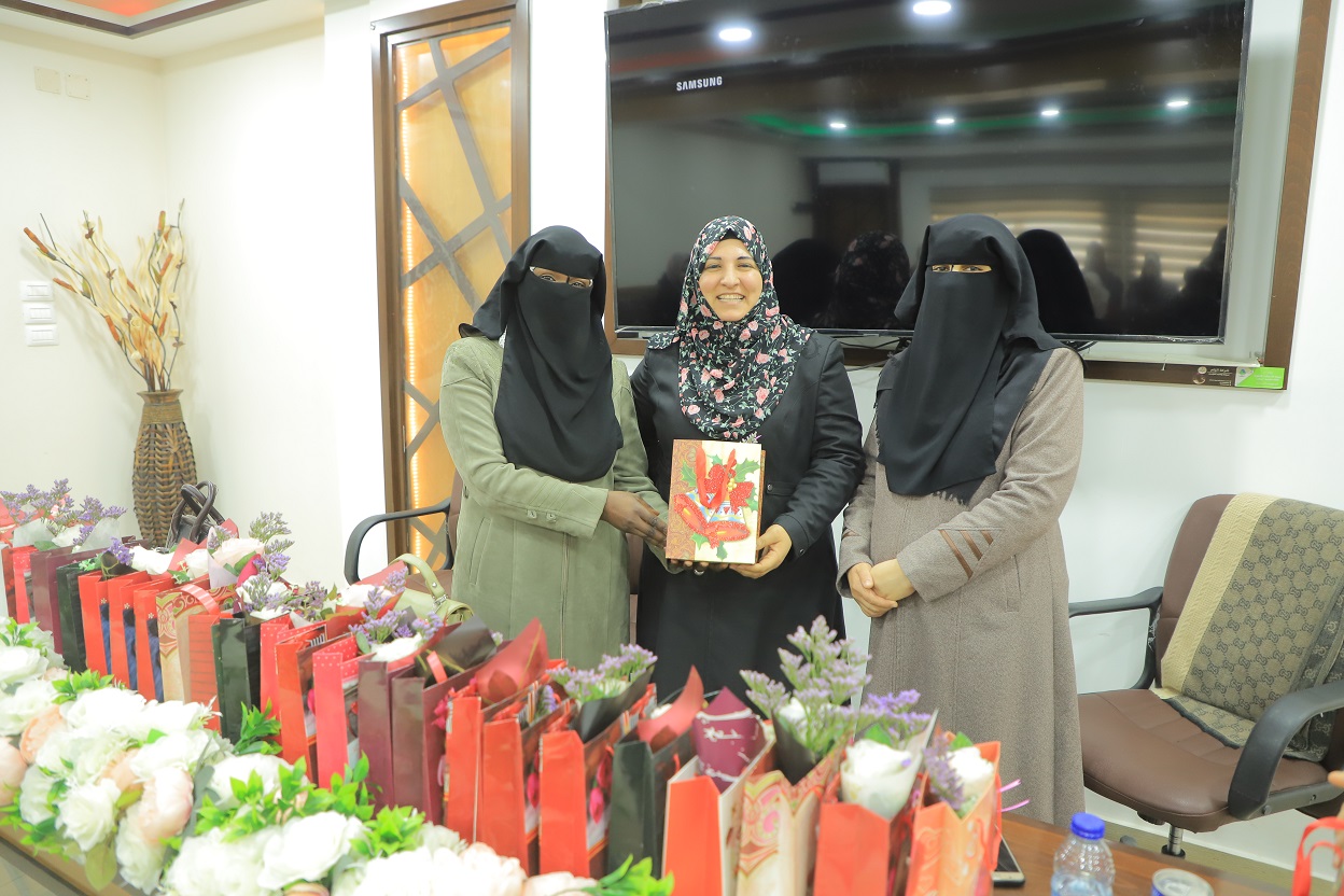 بلدية رفح تكرم النساء العاملات ضمن طواقمها