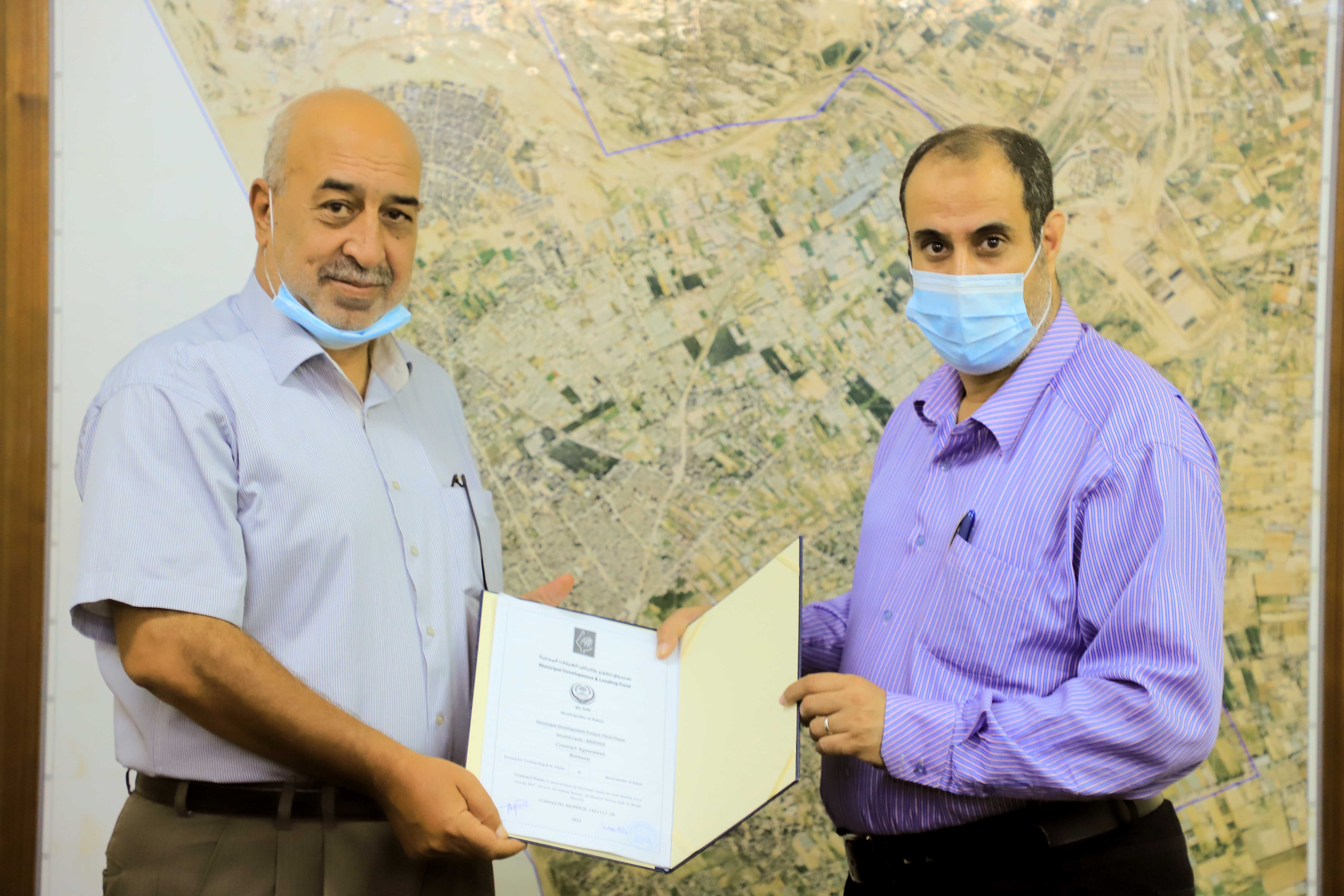 بلدية رفح توقع عقود مشروع تطوير شوارع داخلية بحي رفح الغربية