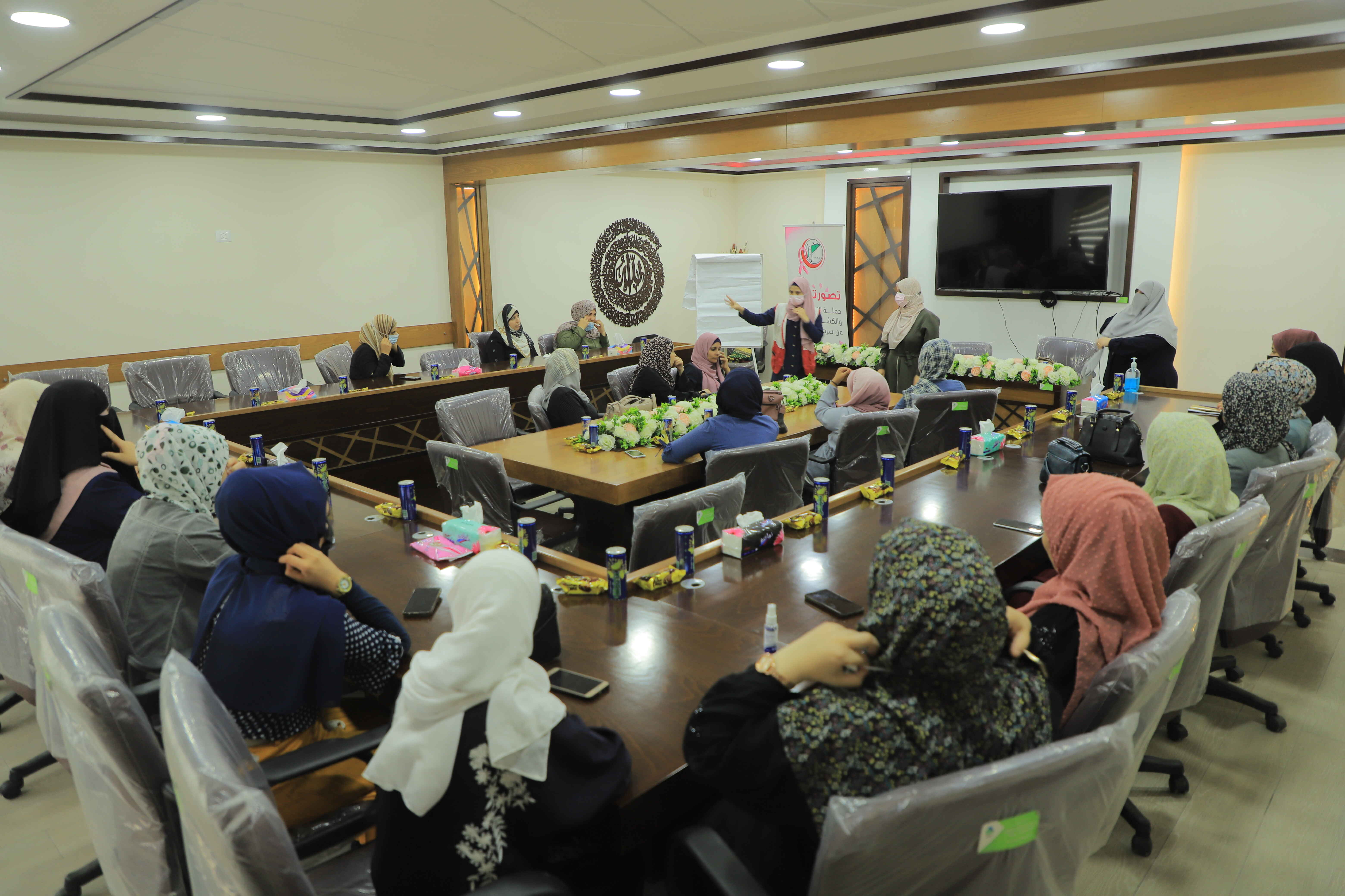 بلدية رفح تنظم ندوةً توعويةً ضمن فعاليات أكتوبر الوردي