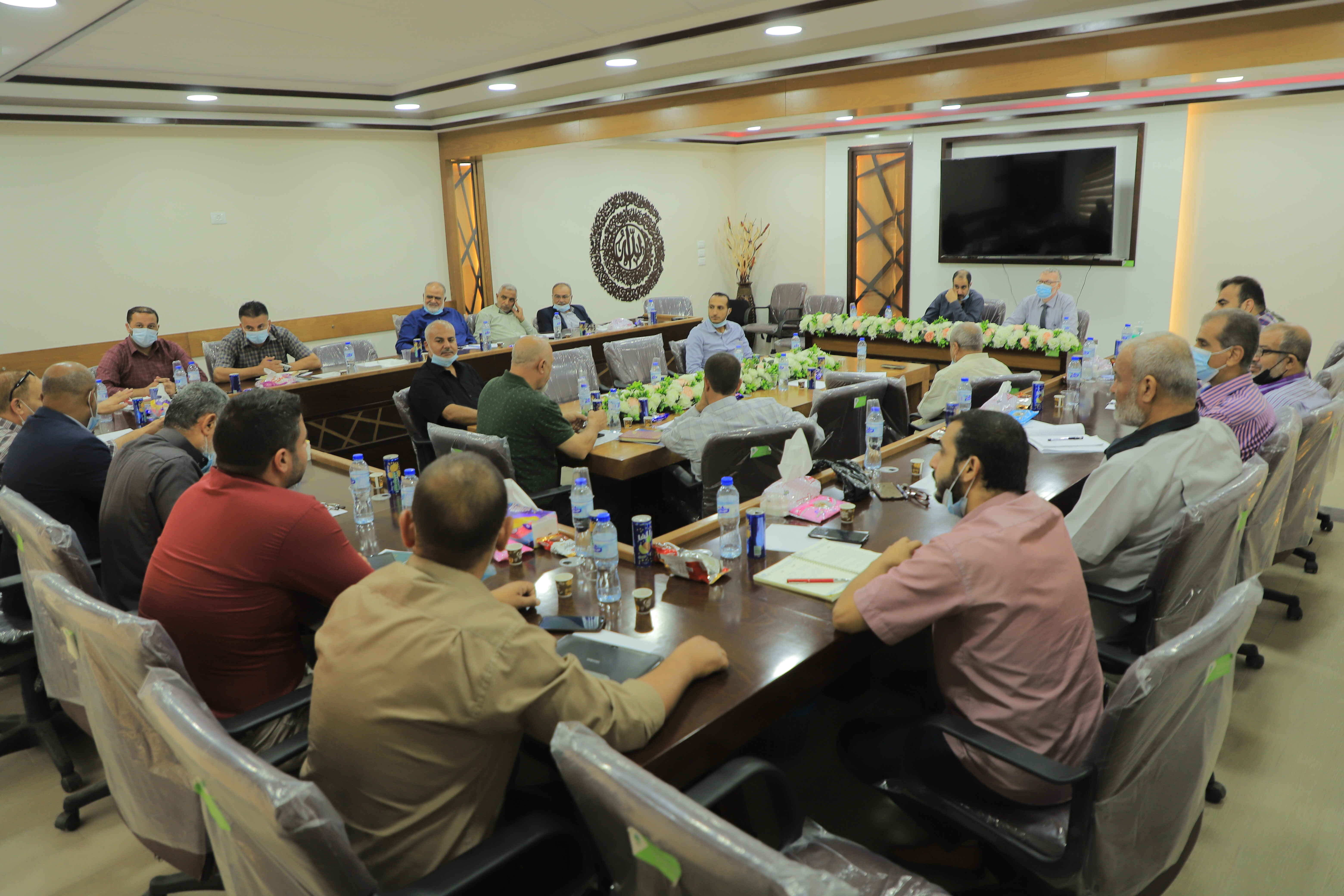 بلدية رفح تنظم اجتماعًا لمدراء الدوائر ورؤساء لجان الأحياء بهدف مأسسة العلاقة بينهم