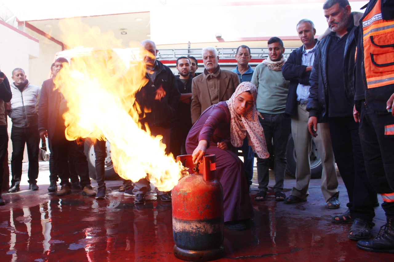 تدريب عملي للمتطوعين من لجان الأحياء لمواجهة مخاطر الكوارث