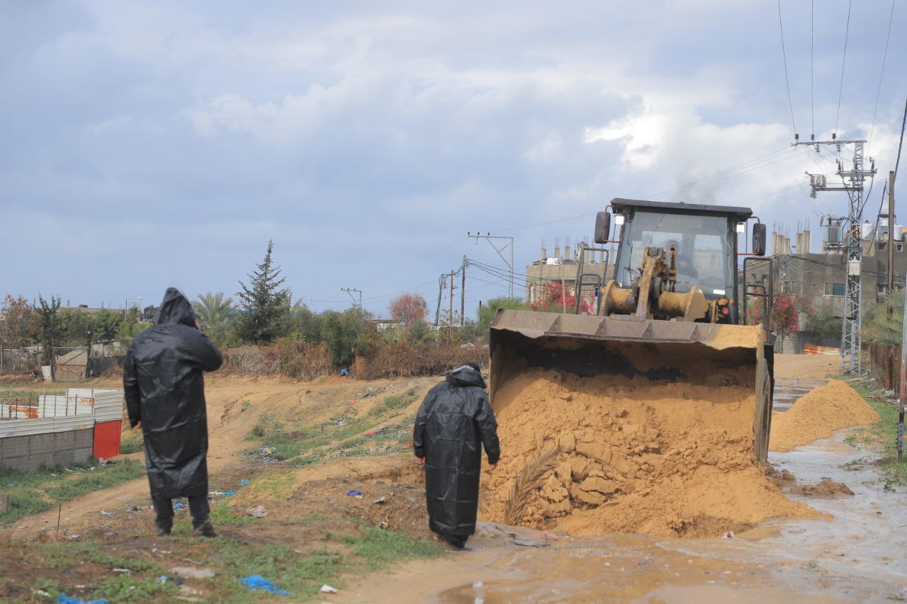 لجنة الطوارئ برفح تستجيب لـ 209 إشارات خلال المنخفض الجوي