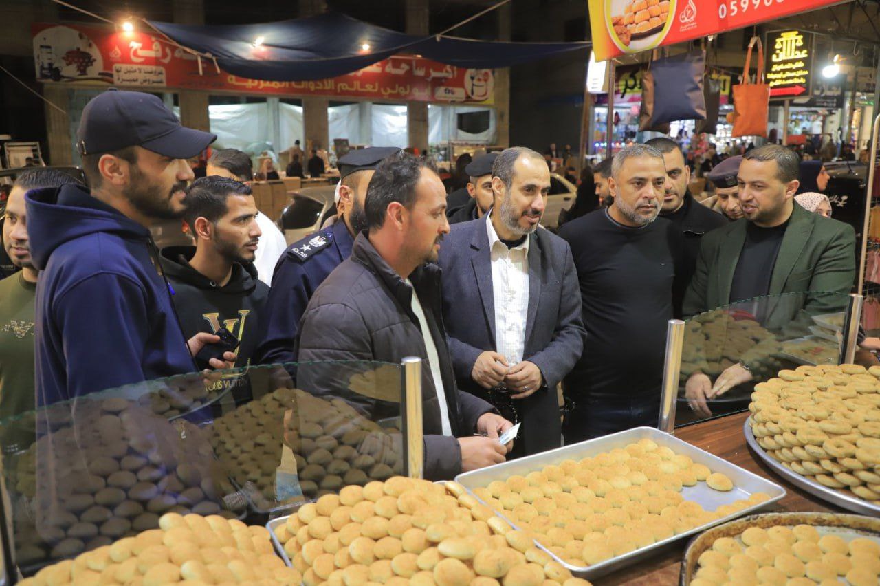 جولة لرئيس البلدية بمركز المدينة قبيل عيد الفطر