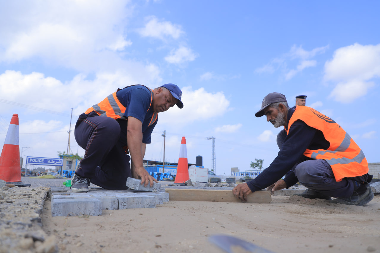 بلدية رفح تواصل أعمال صيانة الطرق