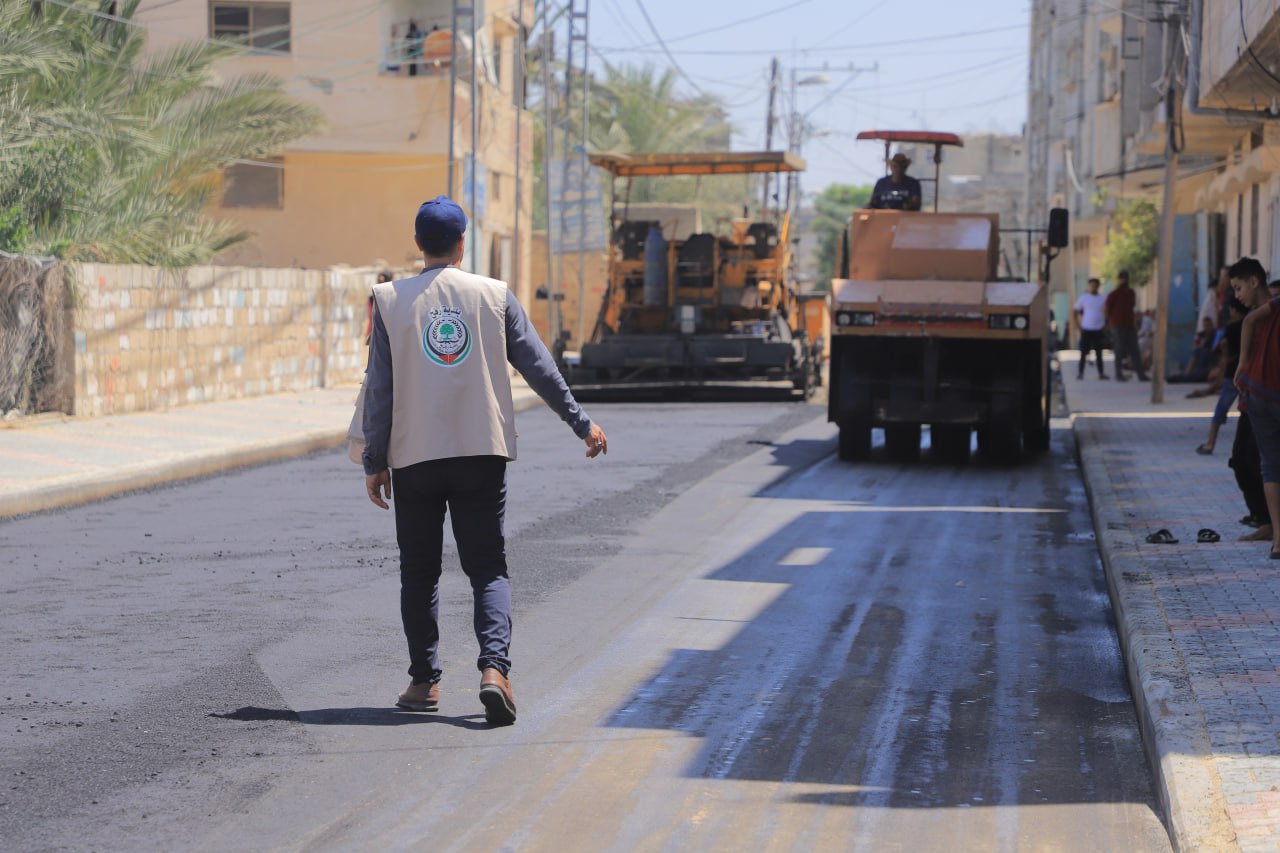 بلدية رفح تنجز أعمال تعبيد جزء من شارع الإمام علي