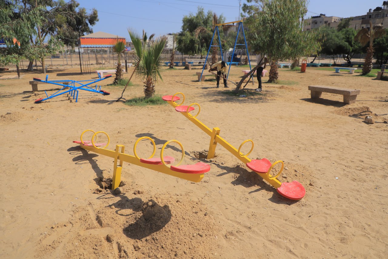 تركيب ألعاب أطفال بمنتزه تل السلطان البلدي