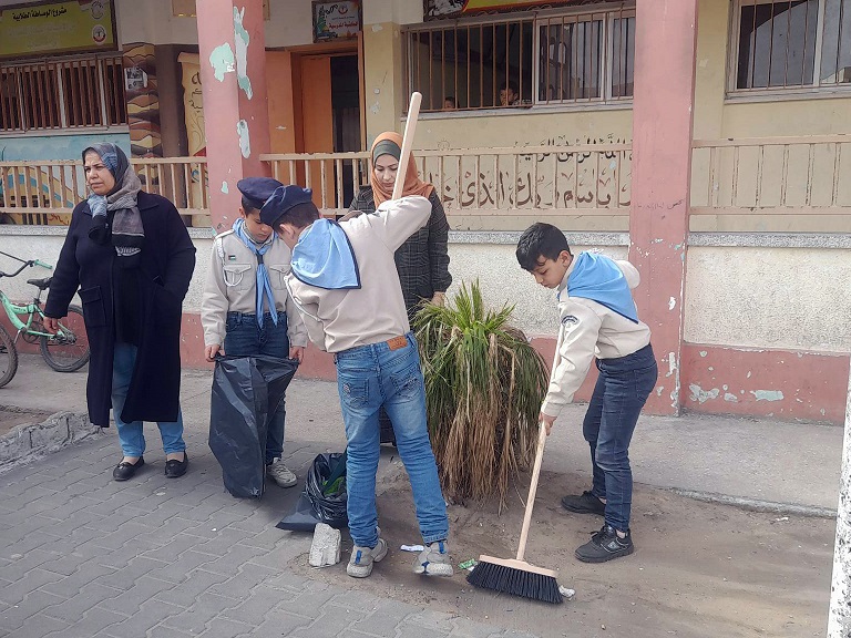حملة تطوعية لتنظيف مدرسة رفح الأساسية (ب)
