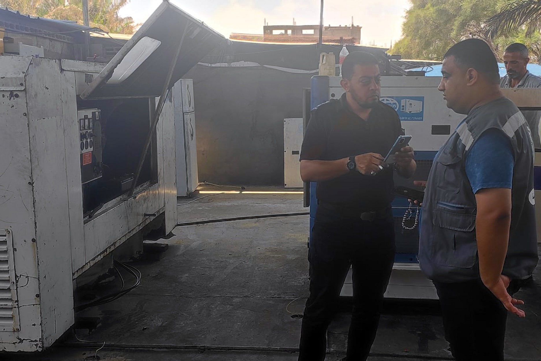 لجنة الأمن والسلامة تغلق مولدًا تجاريًا مخالفًا لشروط السلامة