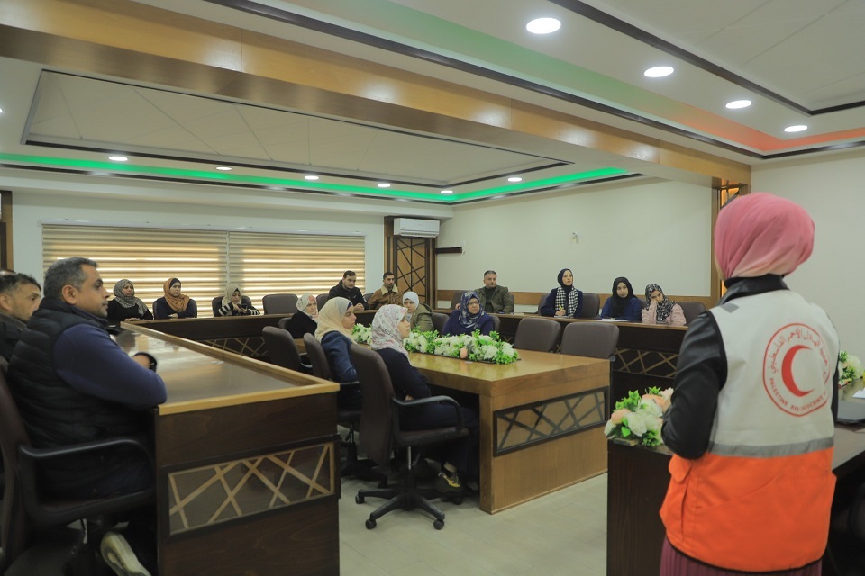   بلدية رفح والهلال الأحمر ينظمان ندوة حول الابتزاز الالكتروني